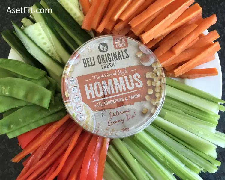 Hommus dip low calorie with carrot sticks, cucumber and celery