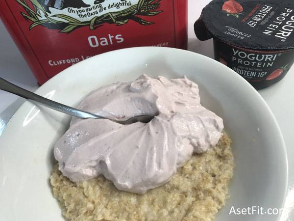 Low calorie porridge & yogurt
